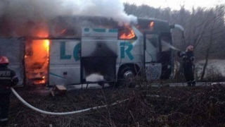 Alertă! Un autocar cu zeci de suporteri a luat foc din senin!