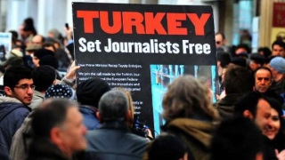 Autoritățile de la Bruxelles, îngrijorate de soarta jurnaliștilor din Turcia