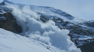 Riscul producerii de avalanşe în Munţii Făgăraş a crescut