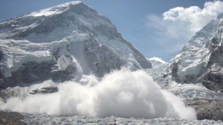 O avalanșă a provocat moartea a 12 alpiniști pe cel mai înalt pisc din Mongolia