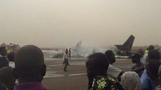 Un avion de pasageri s-a prăbușit la aterizare