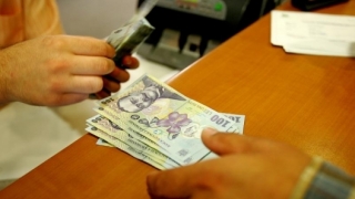 Banii trimiși de peste hotare ajung mai repede în conturile românilor de acasă