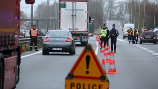 Belgia suspendă controalele la granița cu Franța