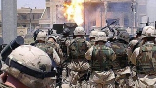 Atacuri teroriste multiple, comise de membri SI la o bază militară din Irak