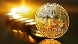 Bitcoin scade sub pragul de 6.000 de dolari