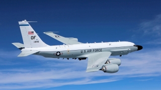 Un avion militar american a fost interceptat de un avion de vânătoare rusesc