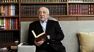 130 de fugari, între care și predicatorul Gulen, rămân fără cetăţenie turcă