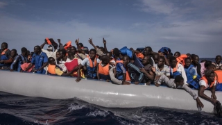 16 traficanți de imigranți, arestați în Sicilia
