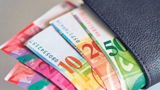Piraeus convertește creditele în franci