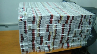 Descinderi la contrabandiști! 30.000 de țigarete confiscate!