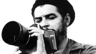 240 de fotografii făcute de Che Guevara, expuse la jumătate de secol de la moartea sa