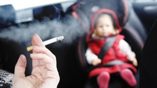 Fumatul în mașini în care se află femei însărcinate sau copii, interzis?