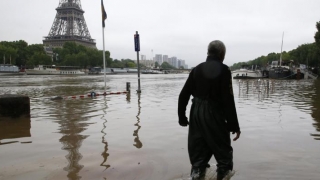 4 persoane au murit şi 24 au fost rănite în inundaţiile din Franța