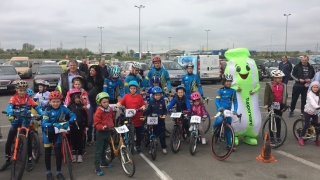 50 de copii au participat la prima etapă a „Cupei Mării Negre“ la ciclism