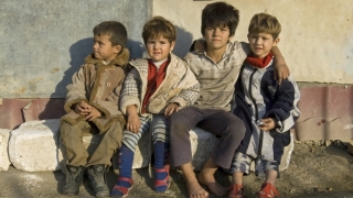 50% dintre copiii români trăiesc în sărăcie, iar 300.000 nu merg la şcoală