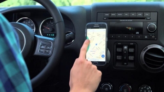 70% dintre șoferi folosesc smartphone-ul în timp ce conduc!