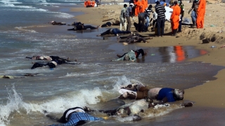 74 de cadavre, descoperite pe o plajă lângă Tripoli. Au vrut să ajungă în Europa...