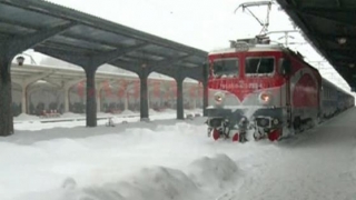 Călătoria cu trenul, un coșmar cu îngheț și întârzieri uriașe