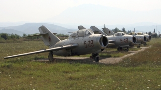 Albania scoate la licitaţie aeronave militare vechi ale blocului estic