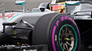 Al patrulea pole position al sezonului pentru Lewis Hamilton