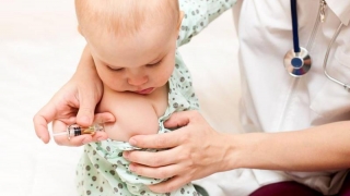 Amenzi mari pentru părinţii care nu-şi vaccinează copiii!