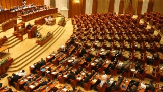 Regulamentul Camerei Deputaților va fi modificat prin introducerea butonului ''prezent''
