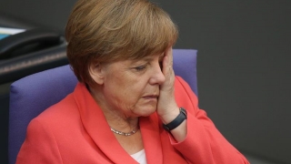 Angela Merkel pierde teren