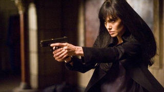 Angelina Jolie, în rol de James Bond
