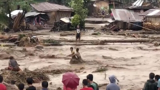 Catastrofă în Filipine - 12.000 de oameni evacuaţi!
