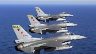 Avioane militare turcești în spațiul aerian al Greciei