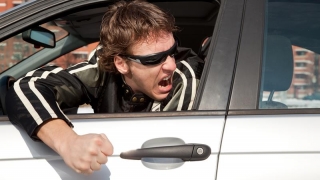 Bărbații, mult mai agresivi la volan decât femeile