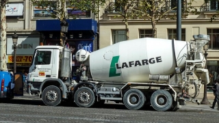 Bombe rudimentare, puse sub camioane ale Lafarge la Paris