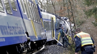 Cel mai grav accident feroviar din Germania din 2015, din cauza acarului ce se juca pe telefon