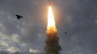 Cinci sateliți, transportaţi pe orbită cu o rachetă Vega