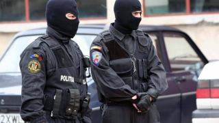 Colaborare româno-franceză. Suspecți de trafic de persoane, săltați de polițiști!
