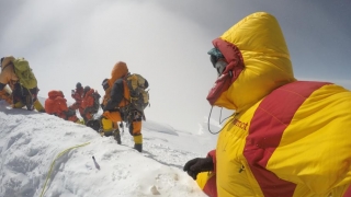 Colibășanu, alpinistul pur care a dus steagul României în cel mai înalt loc de pe Pământ