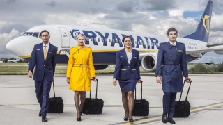 Companie aeriană cunoscută angajează stewardese