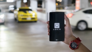 Plata cash la Uber scoate din minți transportatorii