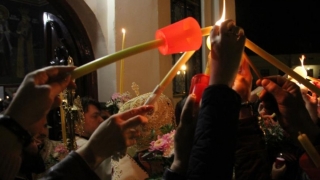 Creștinii vor primi în noaptea de Înviere Lumina Sfântă de la Ierusalim