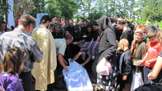 Cum ne mai îngropăm în România? De acum înainte, morţii vor purta brăţări!