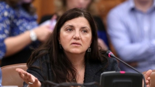Deputații au votat demisia ministrului Justiției. Raluca Prună rezistă!