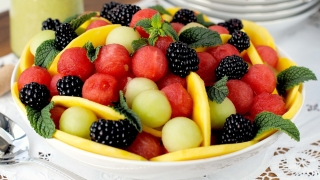 Desert răcoritor în miezul verii: pregătește salată de fructe!