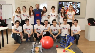 Două echipe de elevi geniali din Constanța, la Campionatul Național de Robotică