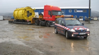 Două transporturi agabaritice se îndreaptă spre Constanța