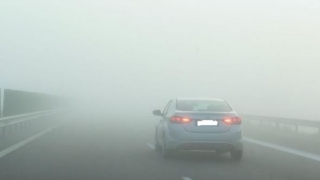 Infotrafic: Luni dimineața, ceață densă pe A2 și A4