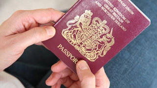 Britanicii își schimbă pașapoartele după Brexit