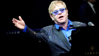 Elton John va lansa o carte de memorii