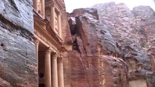 Inundații catastrofale în Iordania. 3700 de turiști evacuați de la Petra