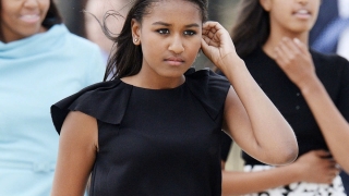 Fata cea mică a lui Obama, chelneriță la un restaurant de lux