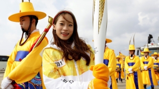Flacăra olimpică a sosit în Coreea de Sud